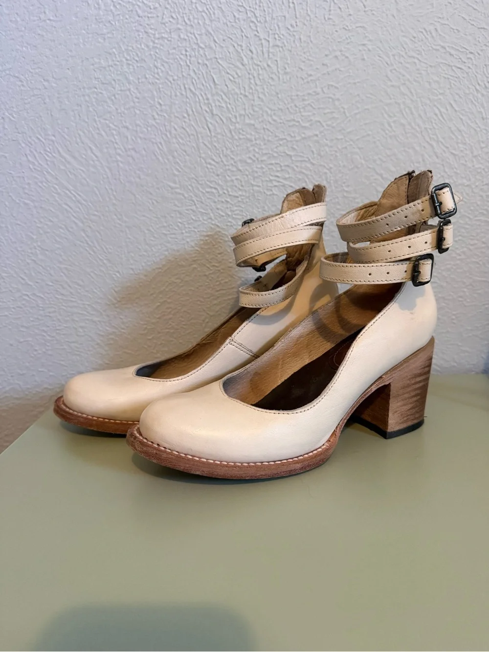 Freebird Randi, Cream, Size 7 - Picture 2 of 6